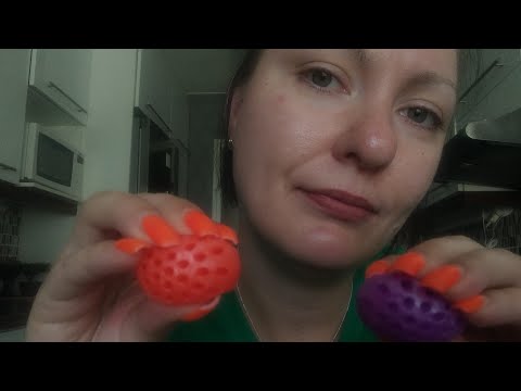 ASMR- Ramble på svenska med sticky fidget ball sounds