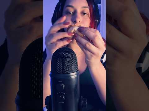 Galleta de la fortuna 🥠 para tiii✨ #asmr #relax #asmrcommunity #lucky #visualtingle #mouthwhisper