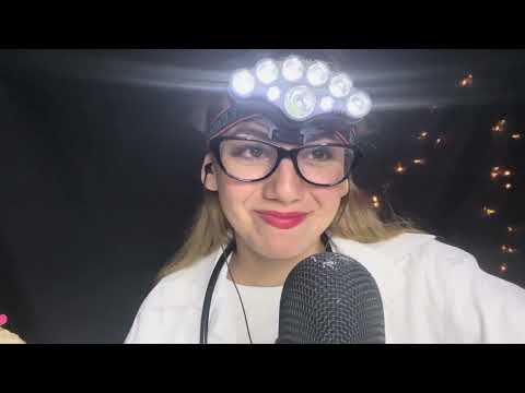 ASMR OFTALMÓLOGA TE CURA Y TE SACA EL OJO