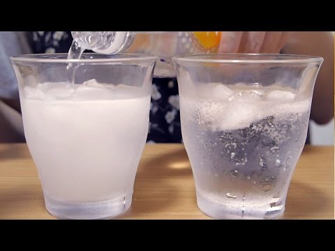 [ASMR] 飲み物をグラスに注ぐ、飲む、混ぜる音、氷の音 Drinking, Ice Cubes & Soda [囁き声-Whisper]