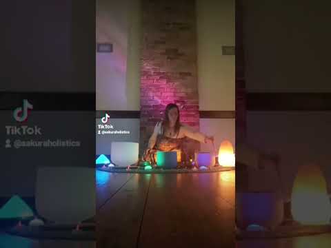 Soundbath taster snippet in a venue near Ely. #soundbath #crystalsingingbowls #meditation
