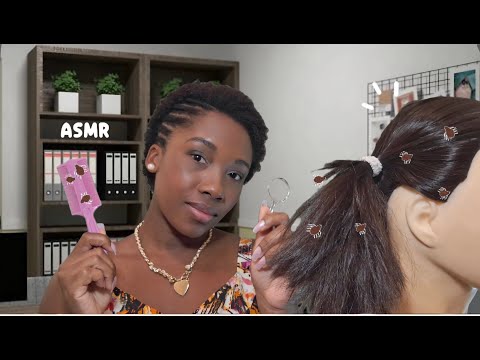 ASMR POV / DIRETORA DA ESCOLA TIRA PIOLHO DA SUA CABEÇA (arrepia 99,99% das pessoas, voz suave) 😴👌