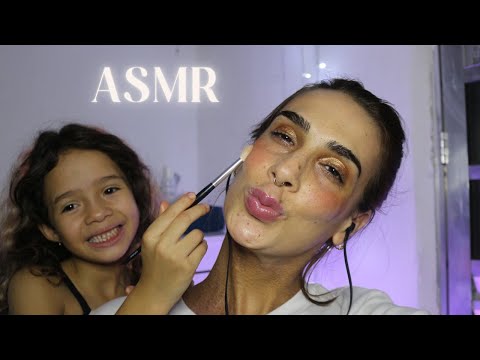 ASMR MINHA AFILHADA ME MAQUIANDO AO SOM DE CHUVA