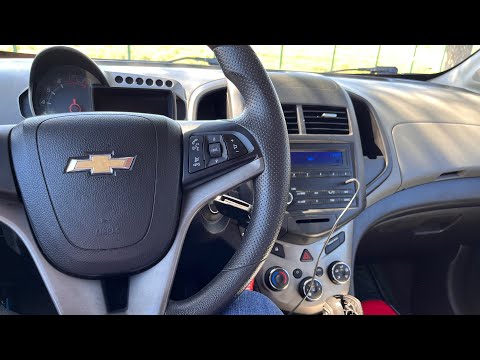 ASMR | tapping/scratching in my car