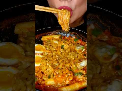 Spicy Buldak Carbo Ramen #asmr #buldaknoodles #eatingshow #satisfying