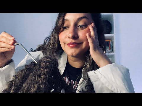 ASMR ✨ LA ENFERMERA TE QUITA LOS PIOJITOS ♥️👩🏻‍⚕️🦂 [Roleplay, susurros, mouthsounds