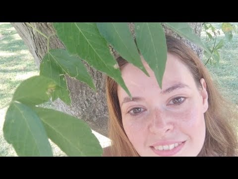 Asmr outdoors!! Sorry it's too short!! (tree scratching, whispering,leaves)