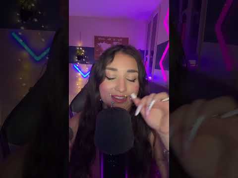 ASMR : petite séance d’acupuncture sur le micro