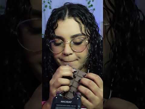 ASMR  Tapping na madeira e no chocolate