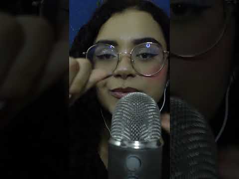 ASMR- Carinho no seu rostinho