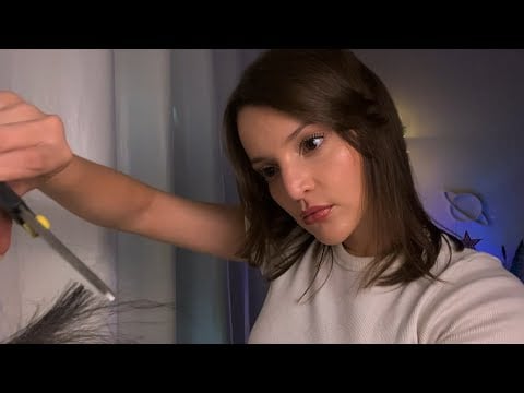 ASMR ROLEPLAY | Cabeleireira Simpática te preparando para o Natal 🎄 (Corte de Cabelo + Sobrancelha)