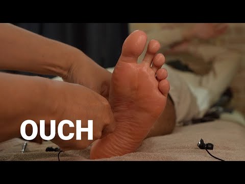 痛がる足つぼ | ごりごり硬い足の元サッカー少年 [左足] | 20代男性【音量注意】