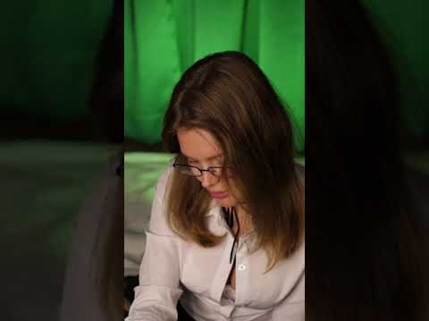 Stay with me, don’t blink. #asmr #asmrsounds #tingles #oddlysatisfying #brunette