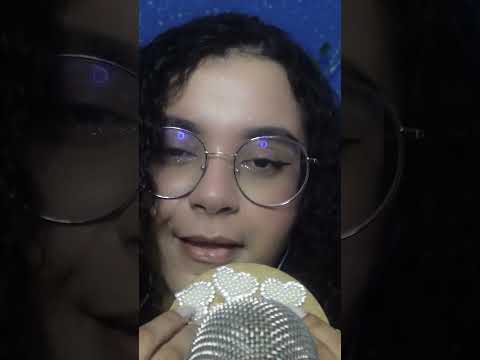 ASMR- Scratching com sons de boca