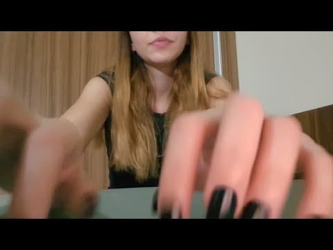 ASMR caseirinho - muito tapping, sons de boca, scratching e sons de unhas 
