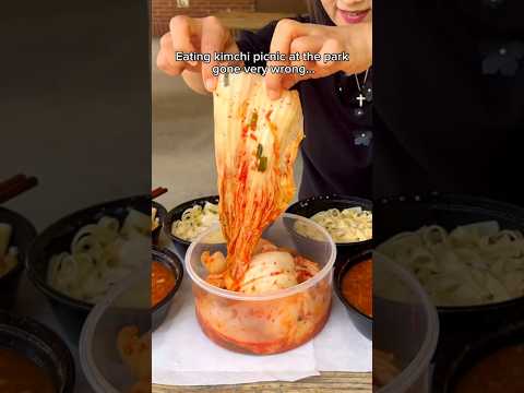 EATING KIMCHI PICNIC AT THE PARK #shorts #viral #mukbang