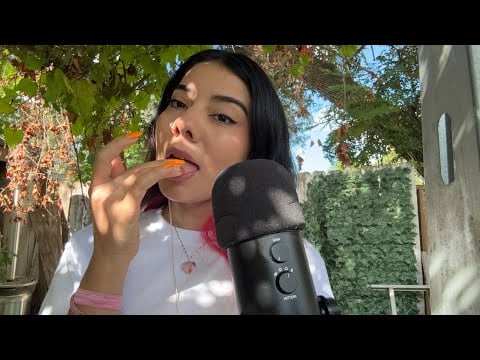 ASMR ☆ spit painting + Mouth sounds 💗 al aire libre✨