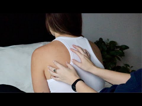 ASMR | Back scratch on Emily *whisper*