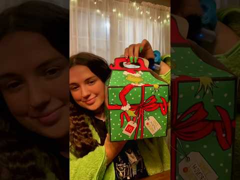 Grinch Meal ASMR review 💚  @adailydoseofkohen wanted to try this & it didn’t disappoint! #grinch