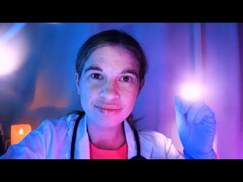 RP ASMR - Je suis les instructions de ChatGPT pour cet examen médical !