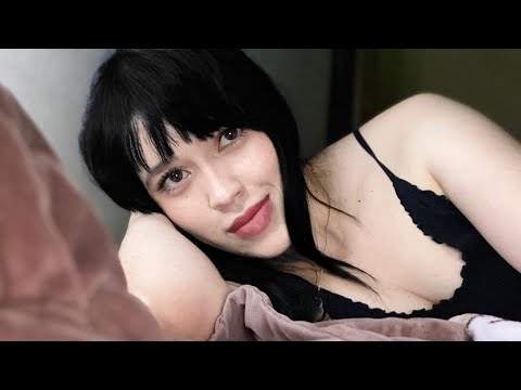 ASMR Duerme conmigo en una noche de lluvia y frio ( Sonidos Relajantes)