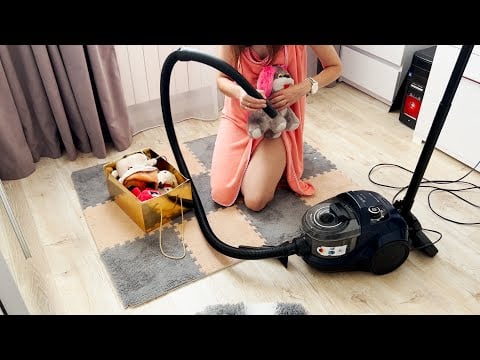 Cleaning soft toys, rugs and slippers with the Bosch Series 4 bagless vacuum cleaner