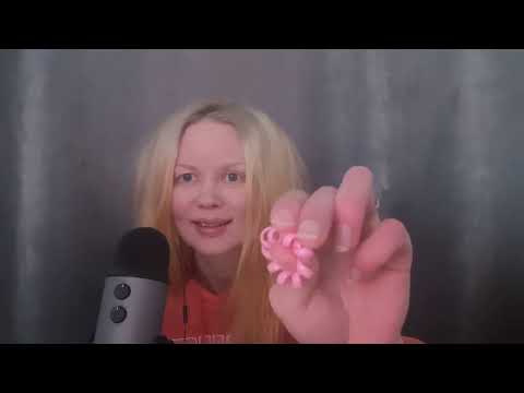 Asmr Suomi - kuiskaten hiusjuttuja ja hiusten harjausta