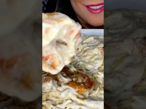 FETTUCCINE ALFREDO WITH SHRIMP #asmr #pasta #shrimp #food #eat