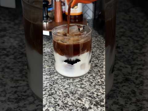 Make an iced latte with me 😌☕️✨ #asmr #asmrsounds #coffeeasmr #icedlatte #latteasmr