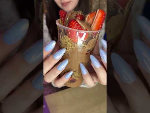 Asmr Dubai chocolate with strawberry #asmr #dubai #chocolate